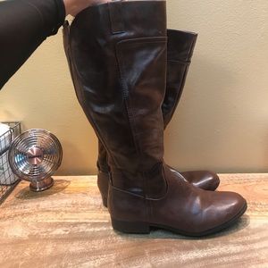 NWOB Women’s faux brown leather boots size 8